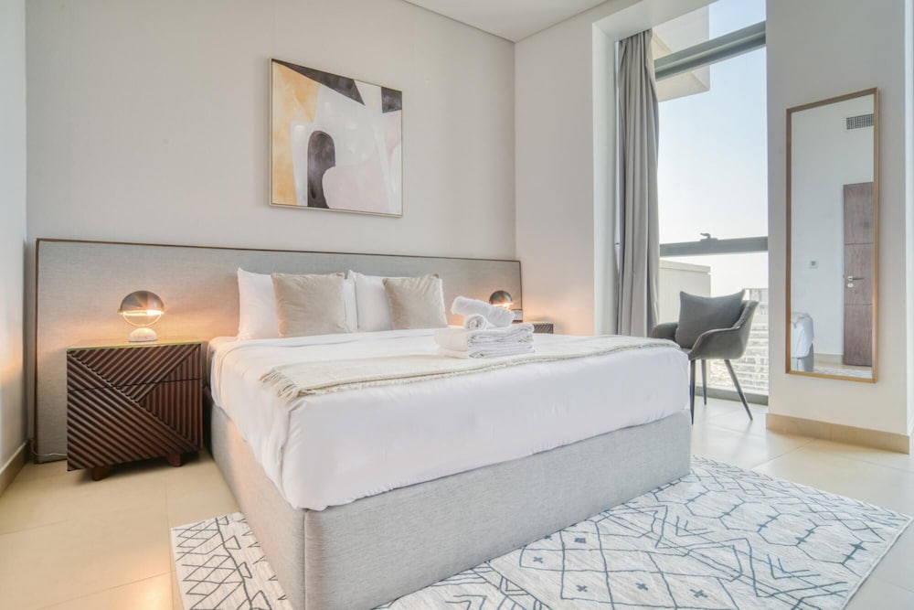 Contemporary Apt With Burj Khalifa View