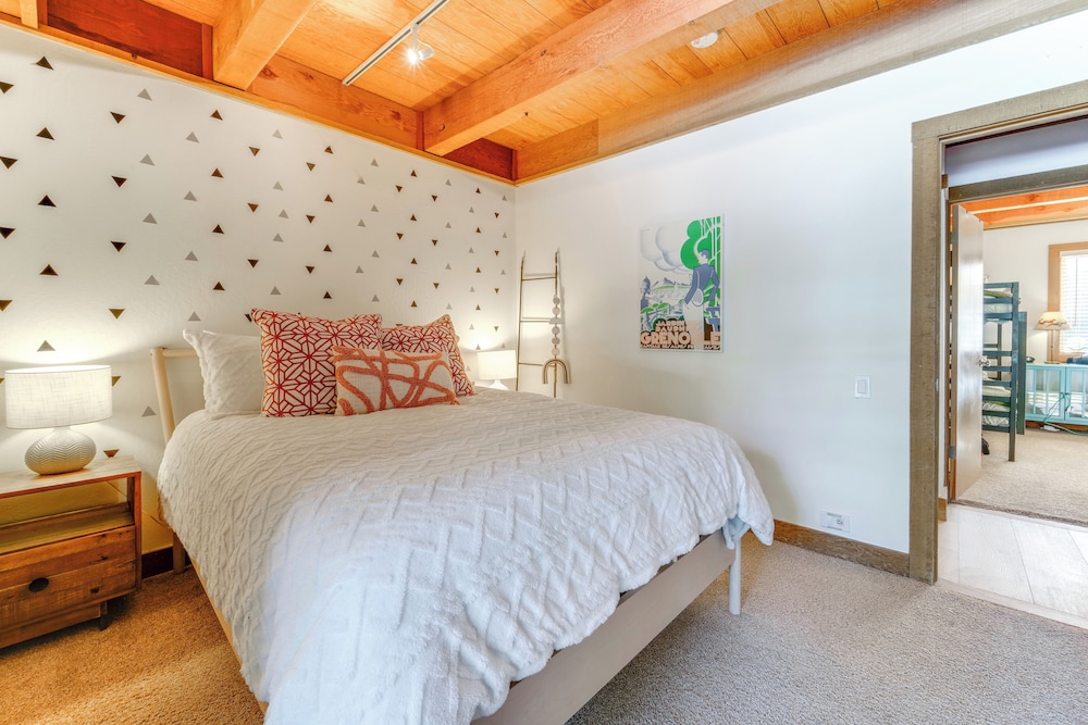 8 Mi to Lake Tahoe: Spacious Northstar Condo!