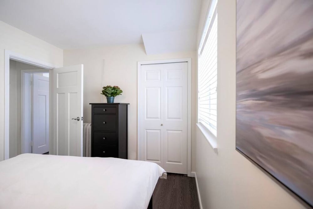 Newly Reno d 2 Bdrm Kitsilano - Centrally Located - Image 4