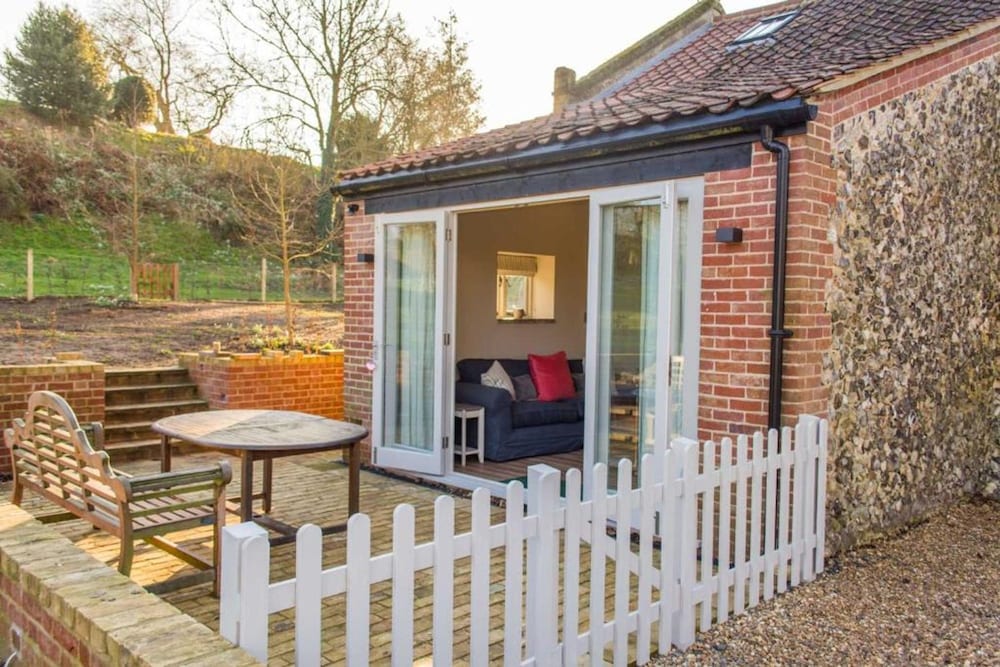 Host Stay Boathouse Barn