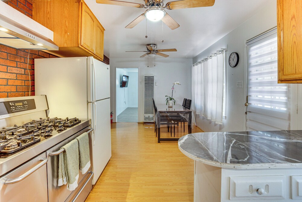 3 Mi to Airport: Pet-friendly Home in Ontario Home