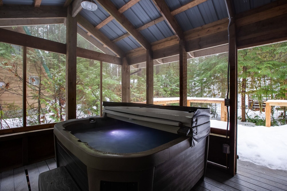 Mt Baker Lodging Cabin 49 Sleeps 10 view 3