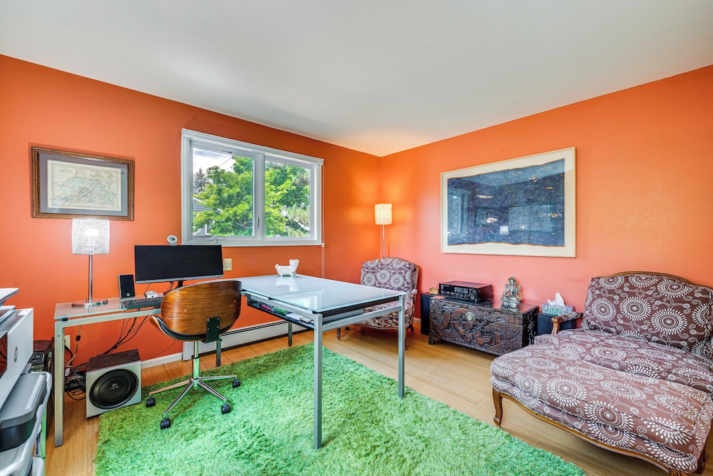 Mtn-view Home w/ Pickleball Court in Louisville!