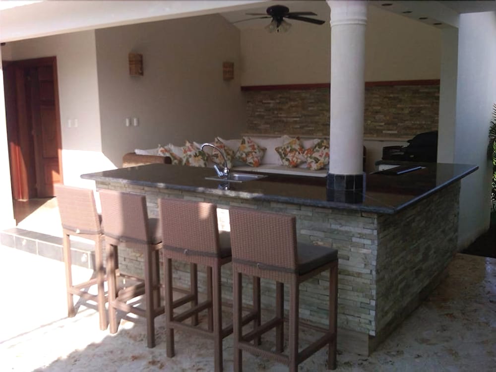 Vacation Villa Gated Only Minutes From Downtown view 3