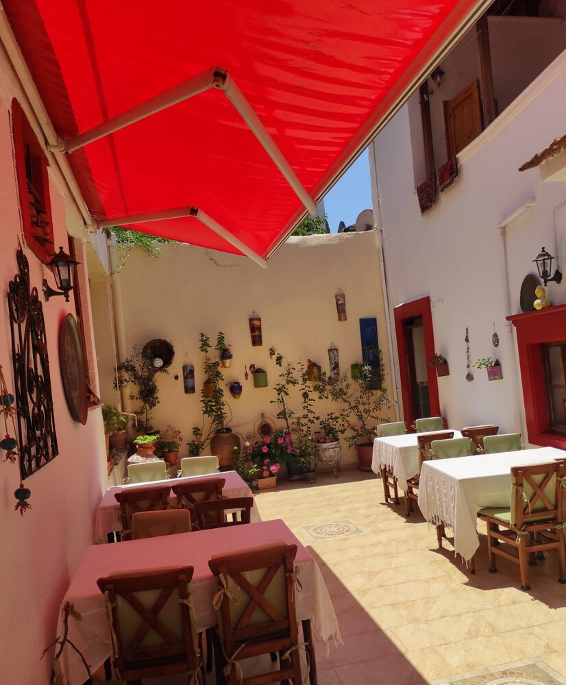 Ayvalık Bonjour Pansiyon view 4