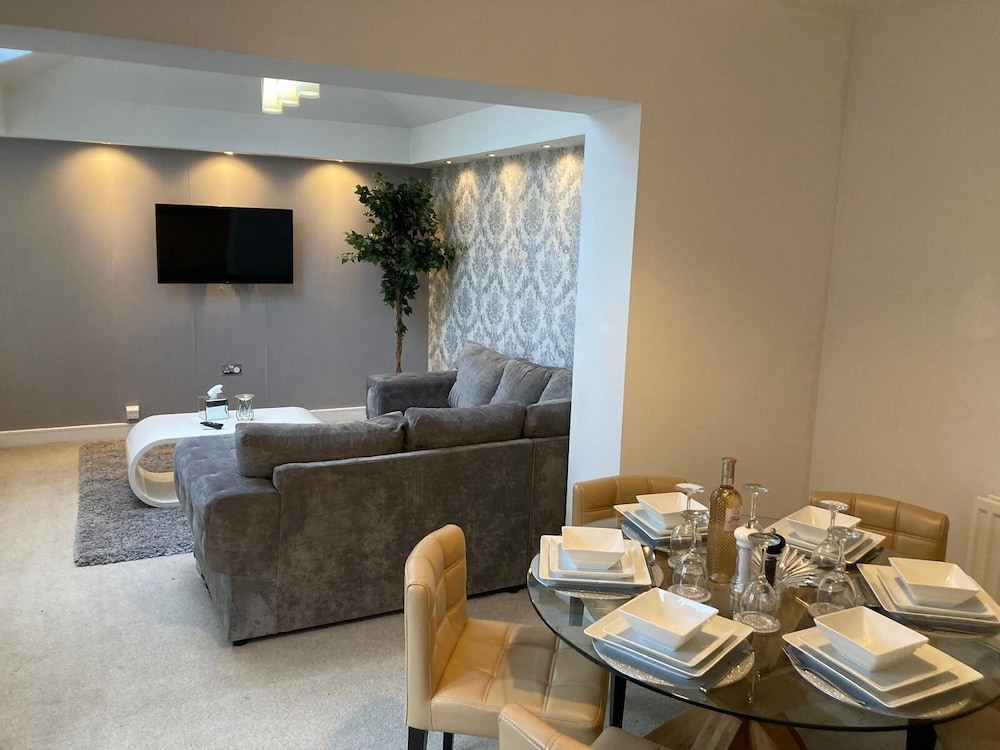 Host Stay Hunters Wood Court