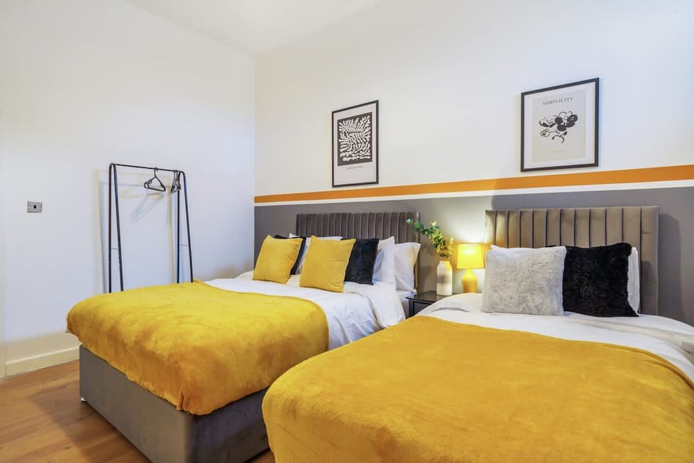 Spacious Apartment for Groups in City Centre