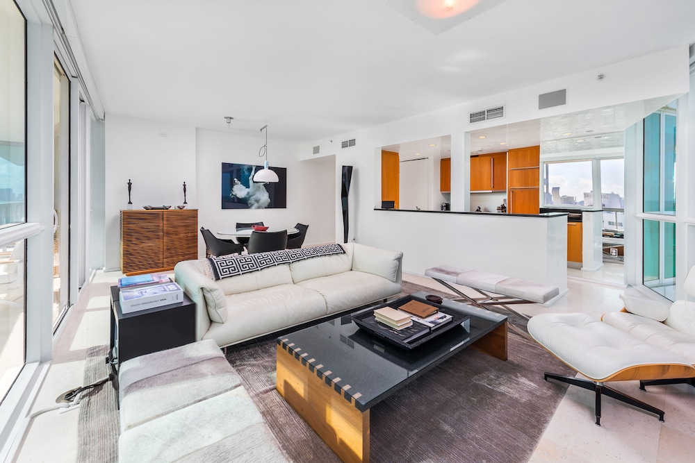 Luxury Vacation Rentals at The Setai by LRMB