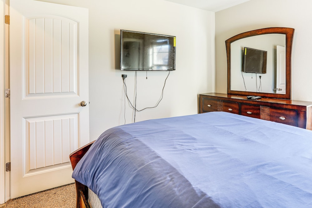 13 Mi to Baton Rouge: Family-friendly Home