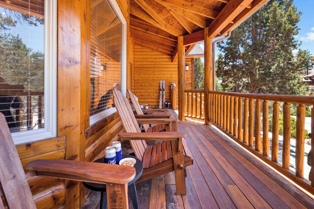 Sleeps 27 2 Homes Near the Lake, Hot Tub + Views Castle Glen Estates