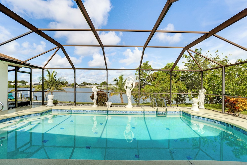 4 Mi to Beach: Canal-front Home in Port Charlotte!