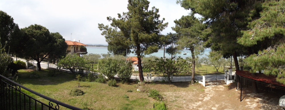 Pefka Studios & Apartments
