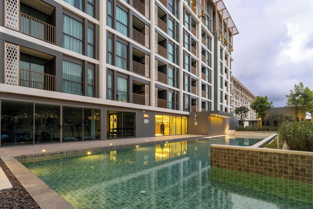 Prime Location 1BR Near Beach Club C240