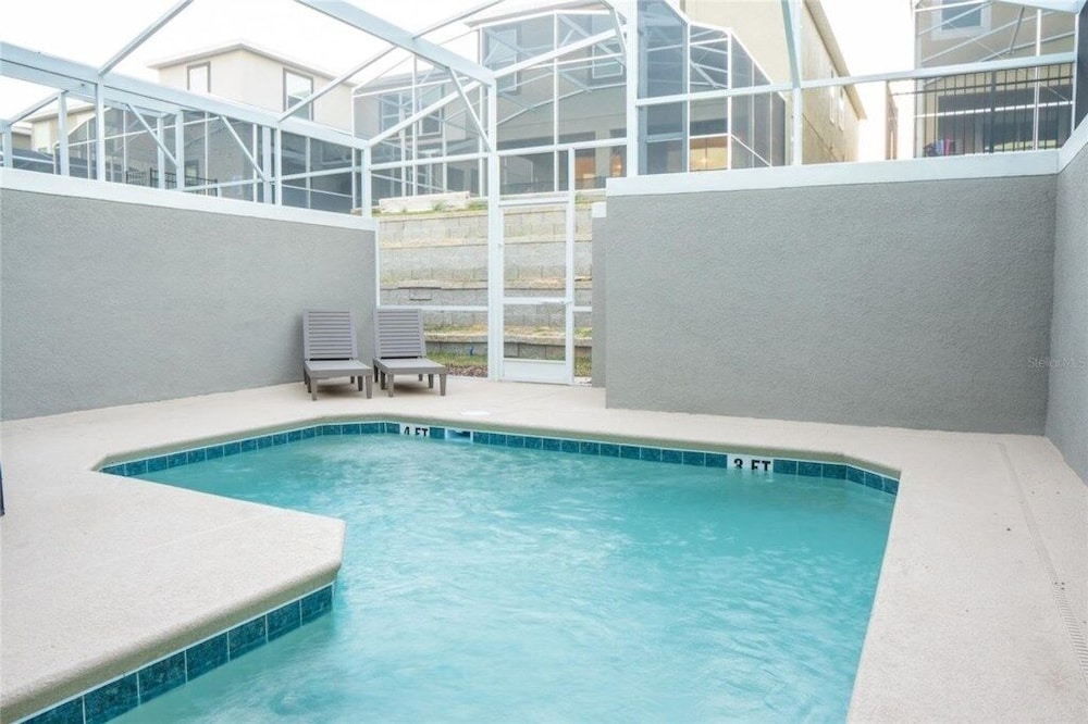 Stunning 4 Bed Townhome With Splash Pool-1160ks 4 Bedroom Townhouse