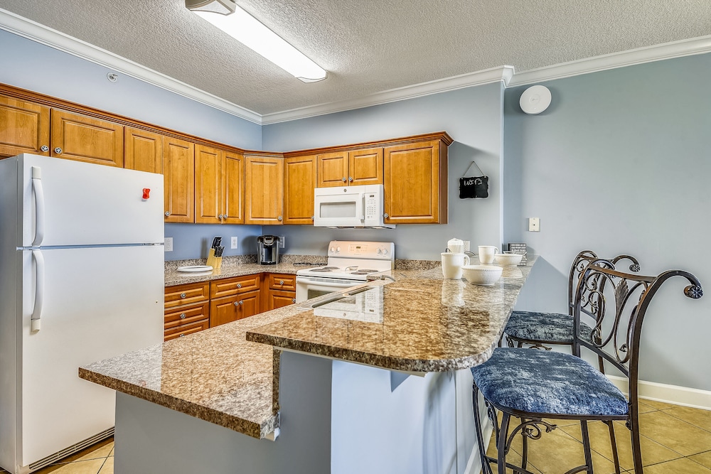 Twin Palms by Book That Condo