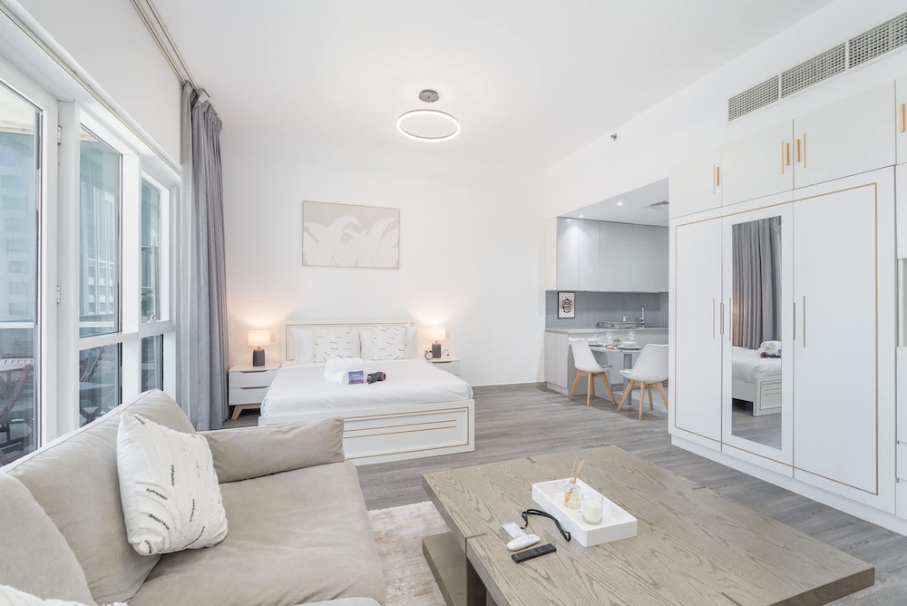 Stylish Studio Apartment in Tecom s Prime Location