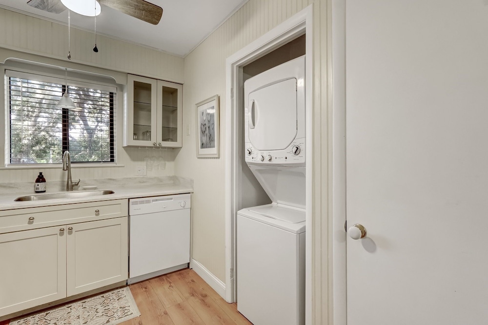 Amelia Landings 9e 2 Bedroom Condo