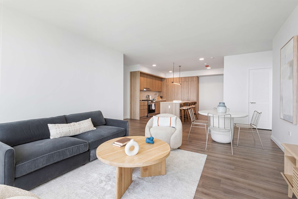 Lux 67fl Apt Lake Views Top Residential Sky Deck