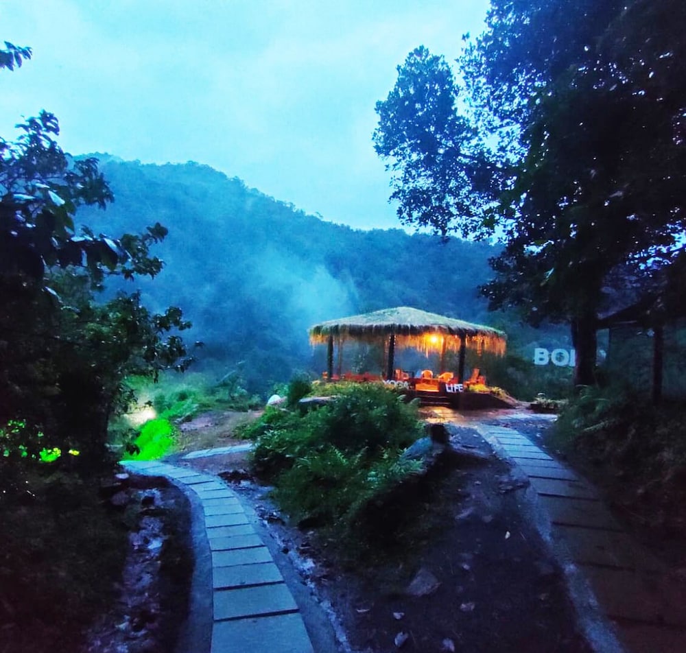 HOLISTIC STAY RESORT
