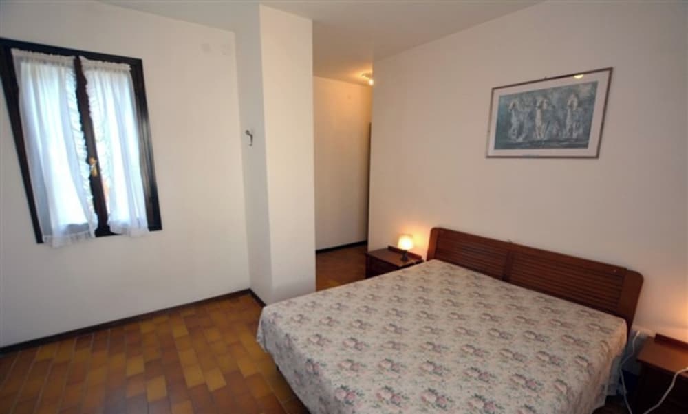 Large row House With Private Fenced Garden for 10 Guests in Lignano Pineta