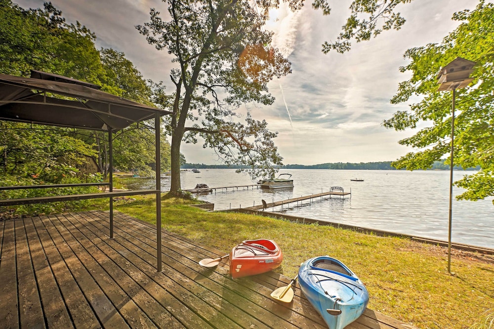 Le Roy Lakefront Retreat w/ Dock Kayaks! - Property Image 9