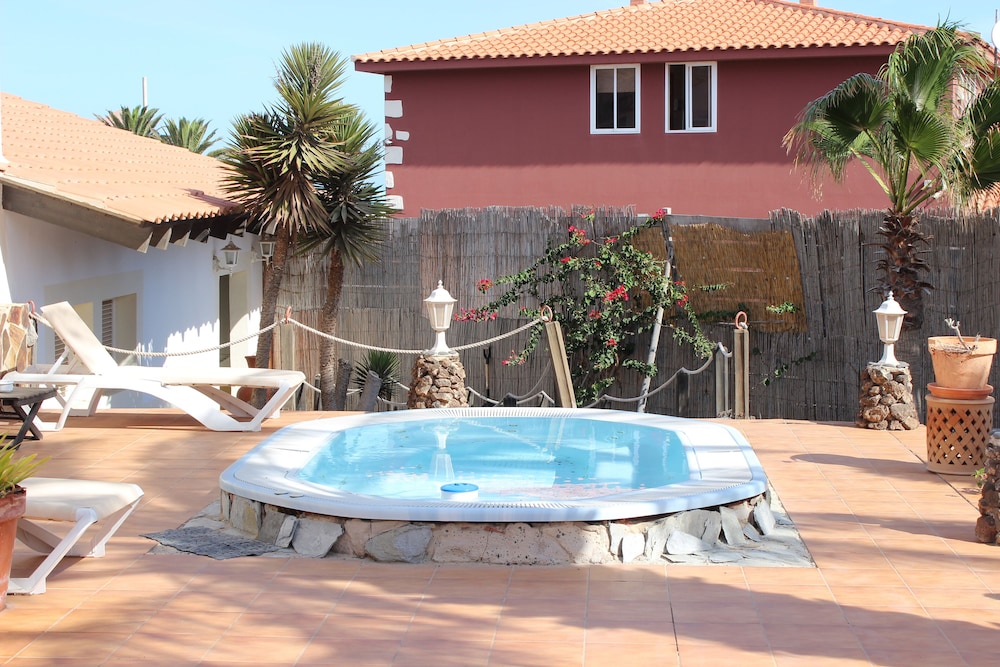 Comfortable 1-bed Bungalow in Parque Holandés