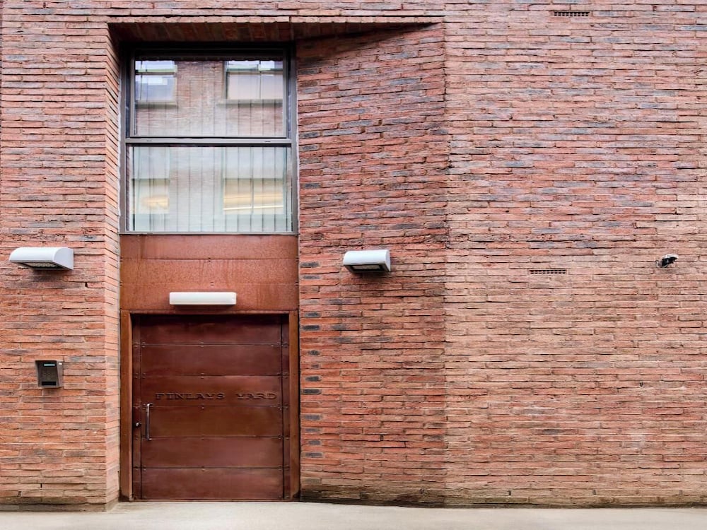 Finlays Yard by Veeve