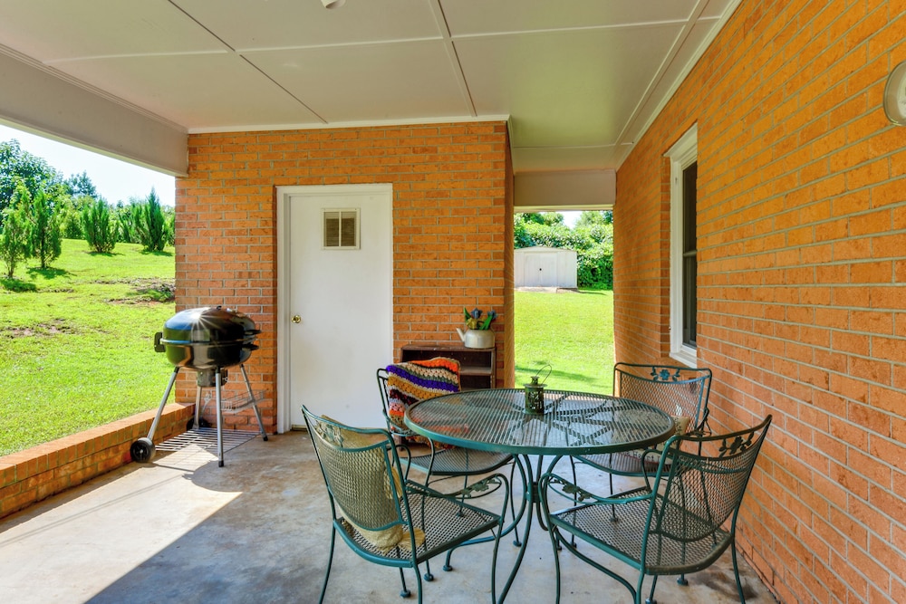 8 Mi to Clemson: Peaceful Family Home w/ Yard