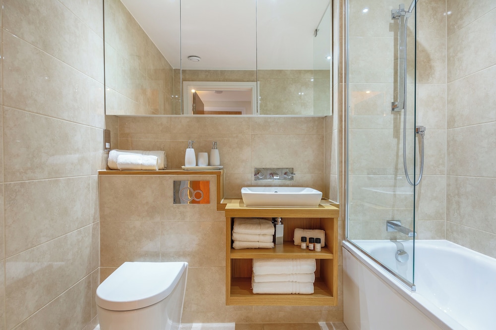 Two Bedroom Apartment in Limehouse