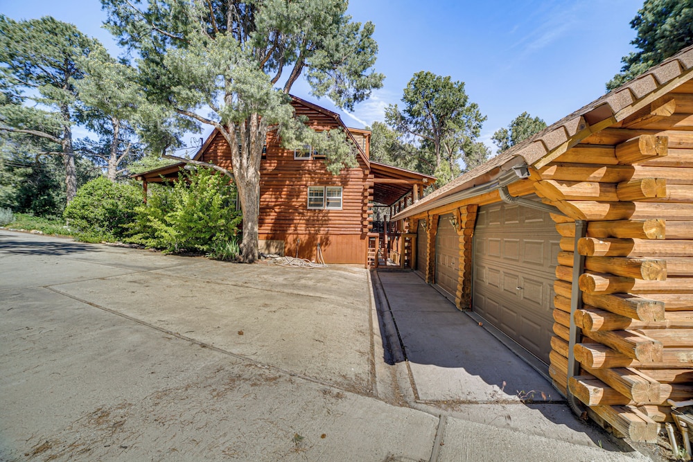 Pine Mountain Club Log Cabin w/ Resort Amenities! view 3