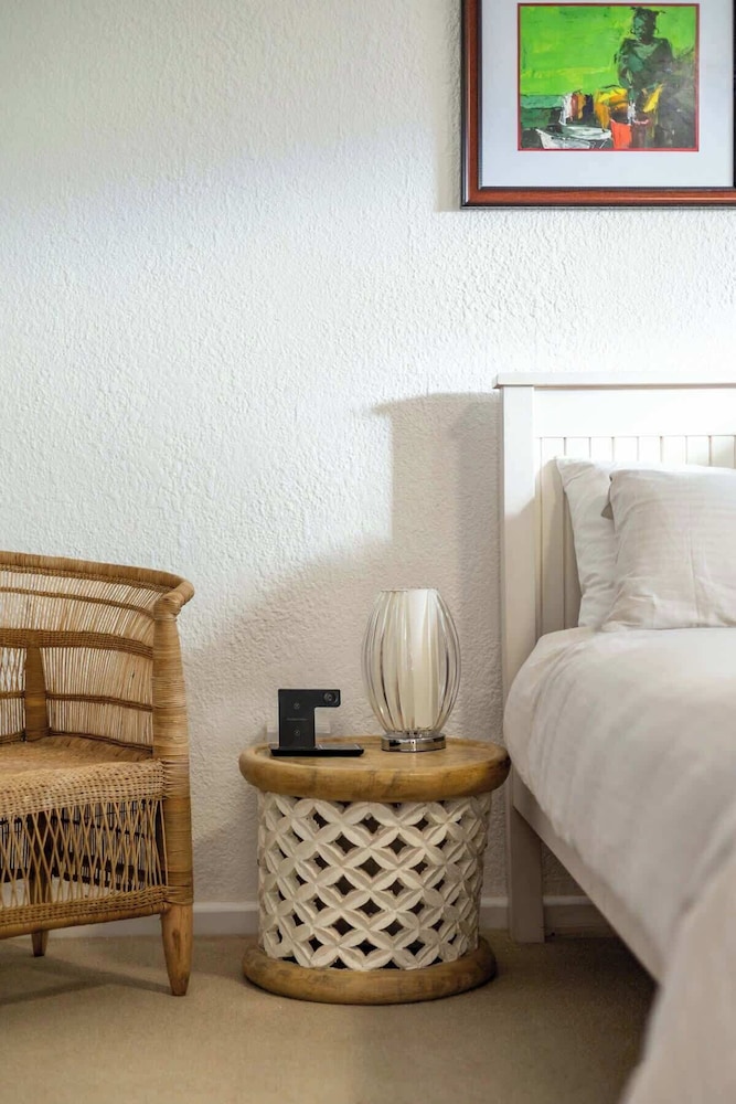 Charming Garden Cottage, Campsbay, Cape Town