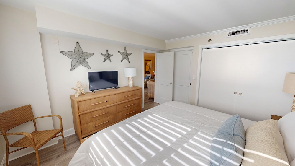 Islander 603 2 Bedroom Condo