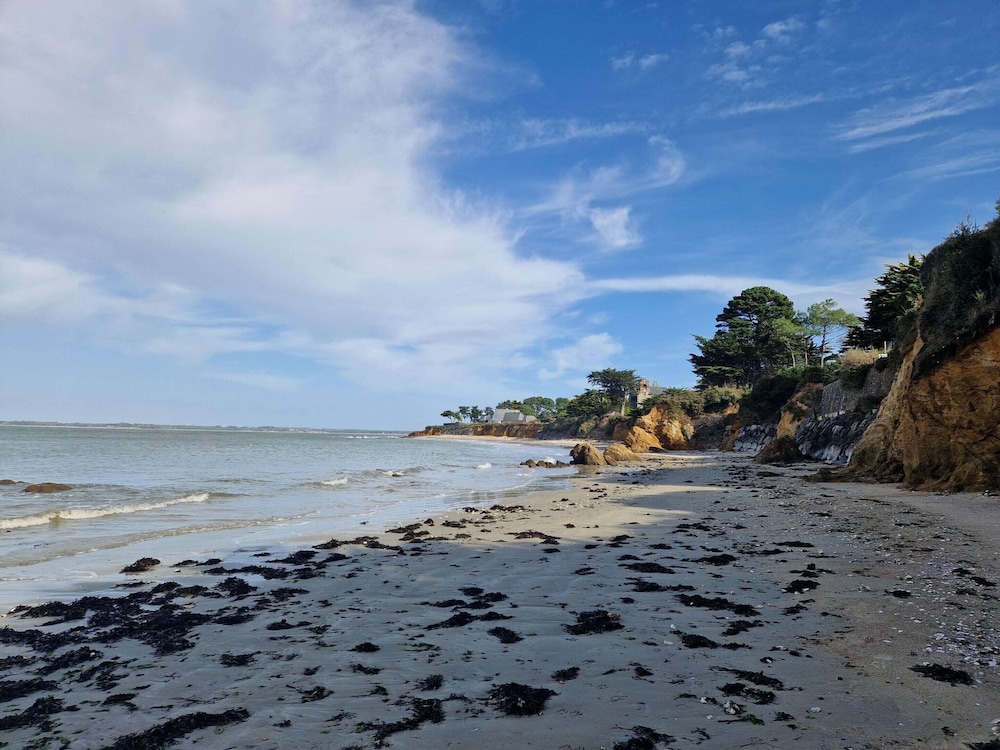 Lovely Apartment in a Prime Location With Direct Access to the Beach, Mesquer view 3