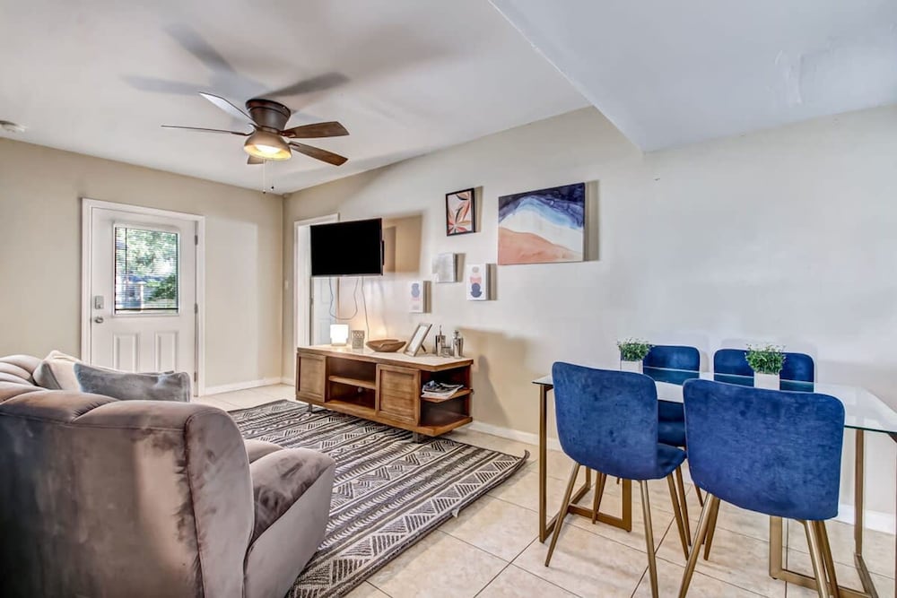 Free Parking Smart TV Uptown St Augustine