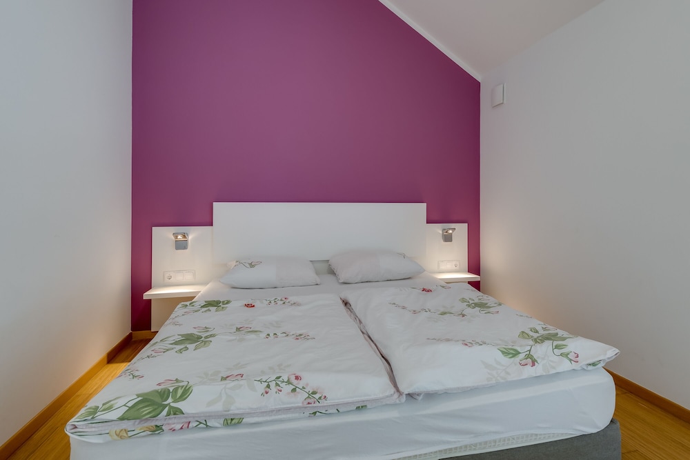 Wellness Suite Saffron view 2