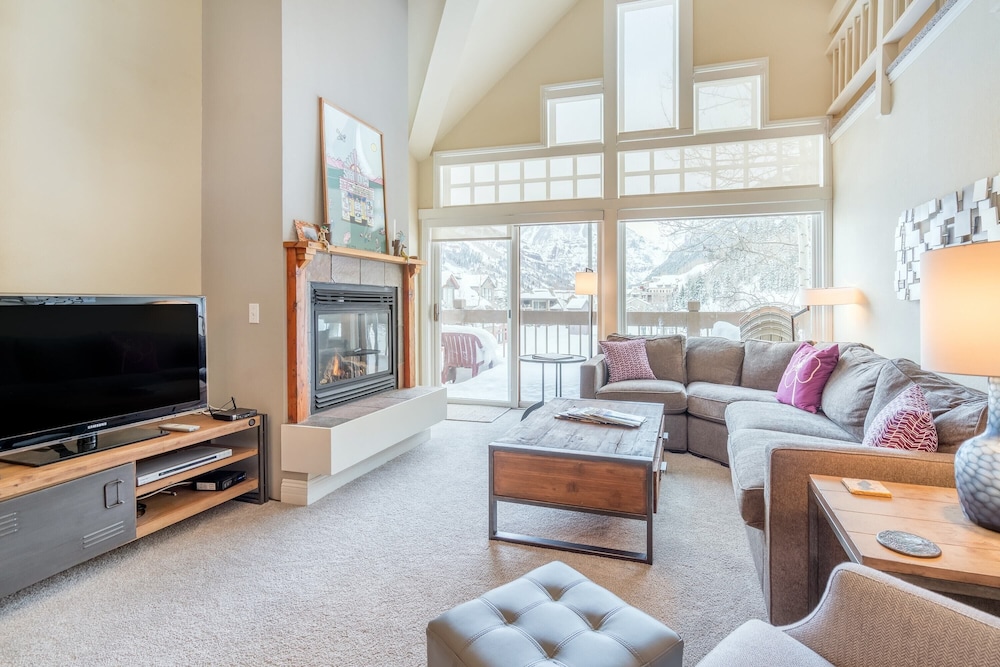 Etta Place Too 113 by Avantstay Close to Town & The Slopes! In Complex w/ Communal Pool & Hot Tub view 5