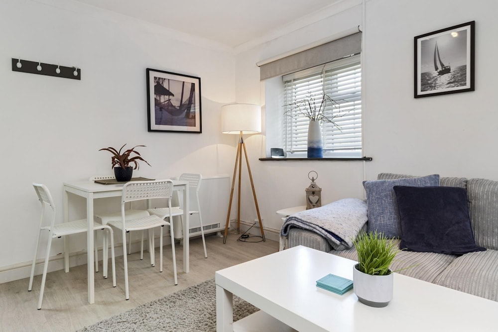 The Coach House in Saint Florence view 3