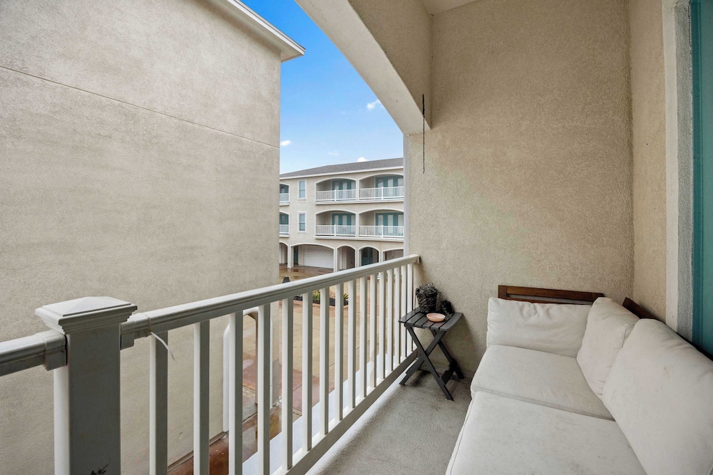 Coastal Townhouse TX Retreat!