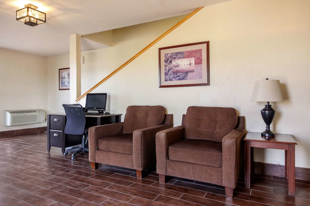 Quality Inn Hays I-70 view 3
