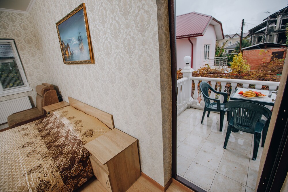 Laura Guest House