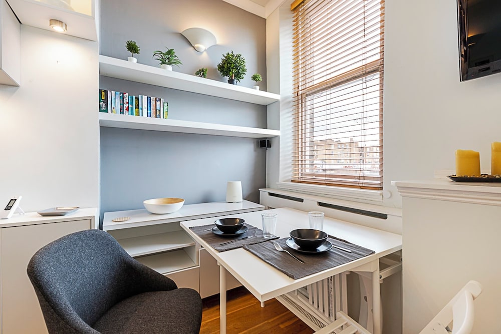Charming One-bedroom Gem in Earls Court
