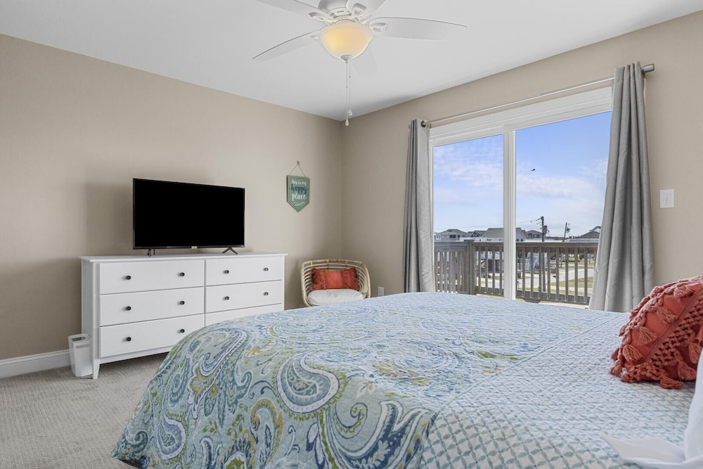 The Salty Pelican 2 Bedroom Townhouse by RedAwning view 2