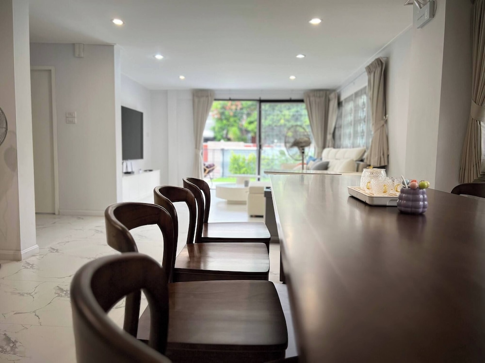 5 Beds 452sqm With Private Garden Pet-friendly Cctv Quiet and Homey