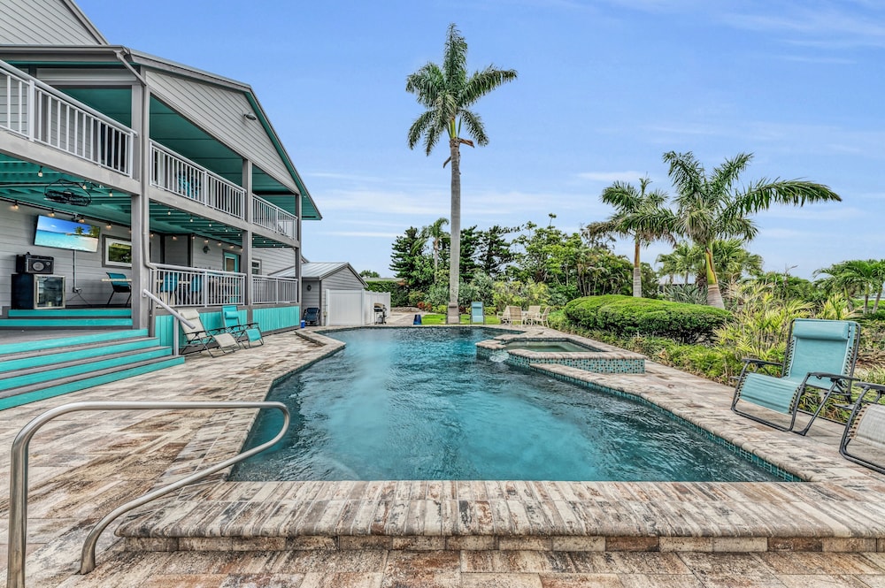 Bay House Retreat managed by Beach Retreats view 2