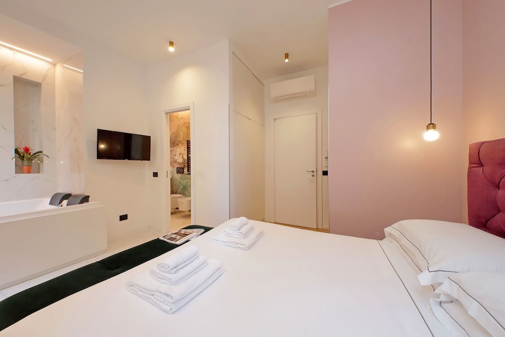 TR Campo de Fiori Retreat w Sauna and Hot Tub