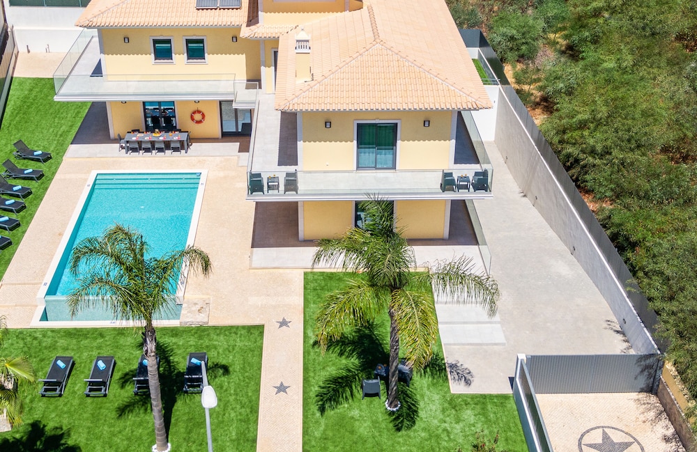 Villa Coral Bay view 2