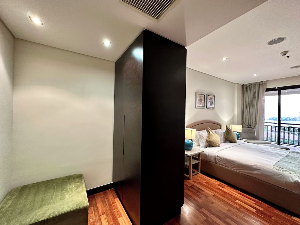 Lux BnB I Palm Jumeirah Resort I Palm Views