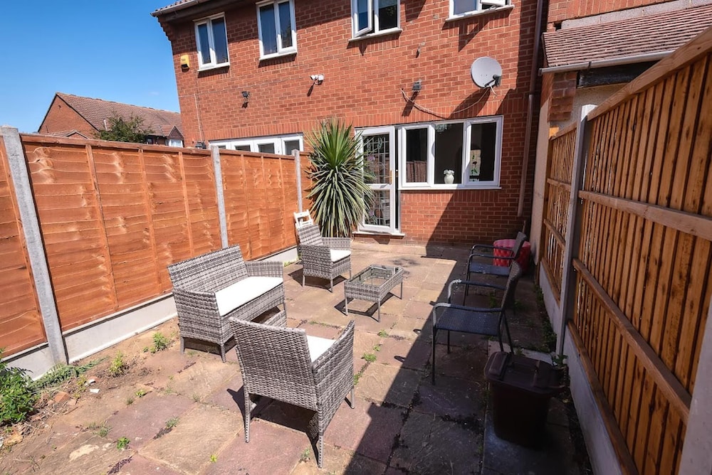 I Love London! A Stunning 2 Bed Home Sleeps 1-3!