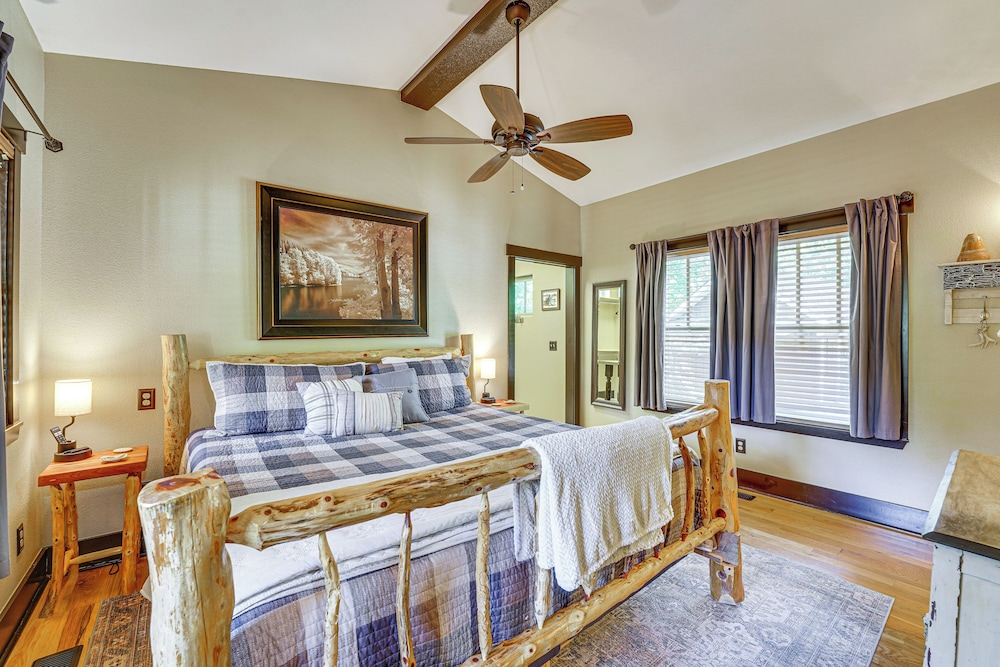 Hot Tub Soaks & Outdoor Fun: Fayetteville Cabin