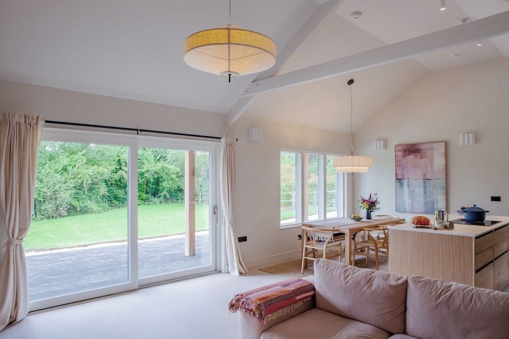 2-bed Eco Friendly Home - Sleeps 4 - Parking